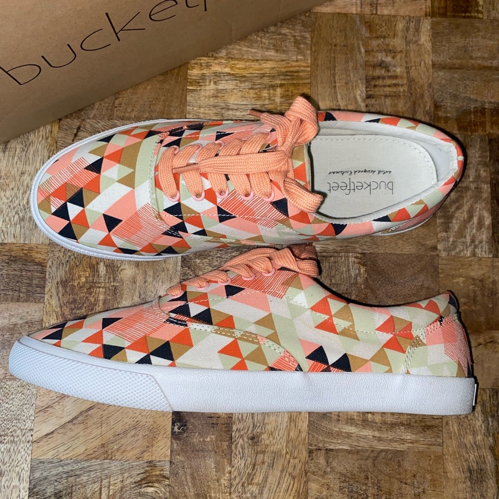 GENTLY USED Bucket Feet Mens Sneakers